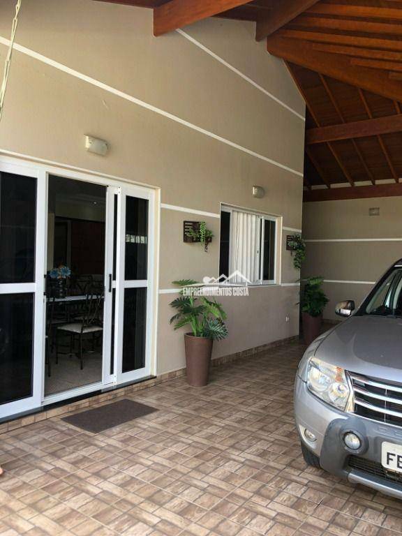 Casa à venda com 3 quartos, 160m² - Foto 1