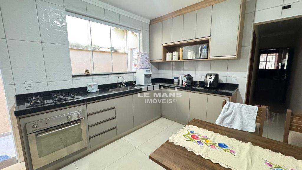 Casa à venda com 2 quartos, 110m² - Foto 1