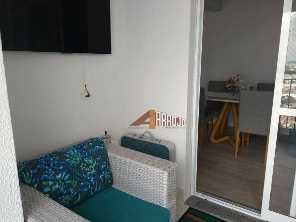 Apartamento à venda com 2 quartos, 60m² - Foto 4