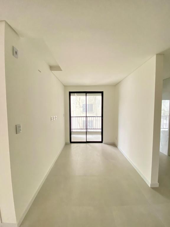 Apartamento à venda com 2 quartos, 63m² - Foto 3