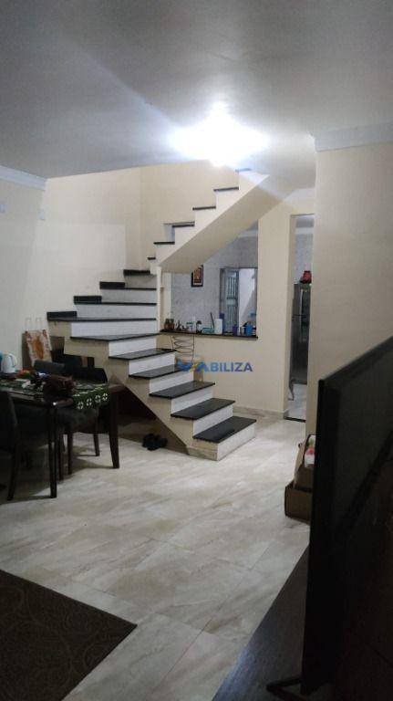 Sobrado à venda com 2 quartos, 70m² - Foto 3