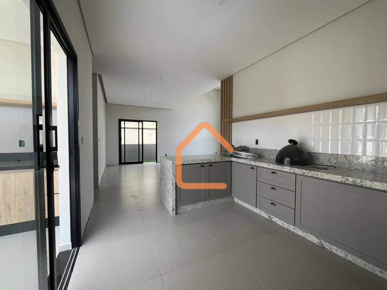 Casa à venda com 3 quartos, 160m² - Foto 3