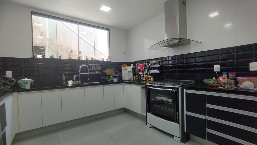 Casa à venda com 4 quartos, 900m² - Foto 37