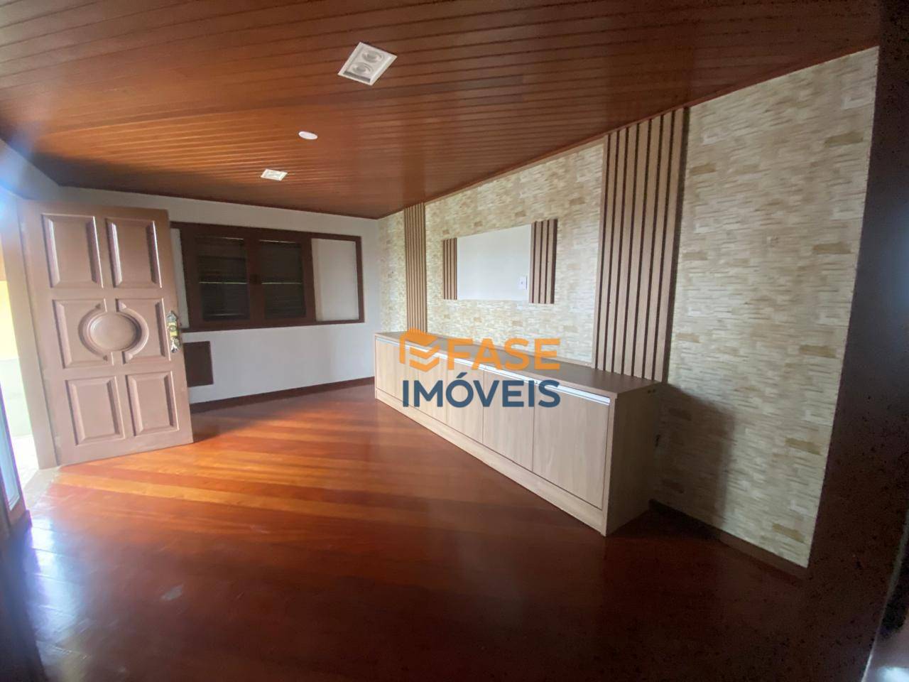 Casa à venda com 4 quartos, 223m² - Foto 3