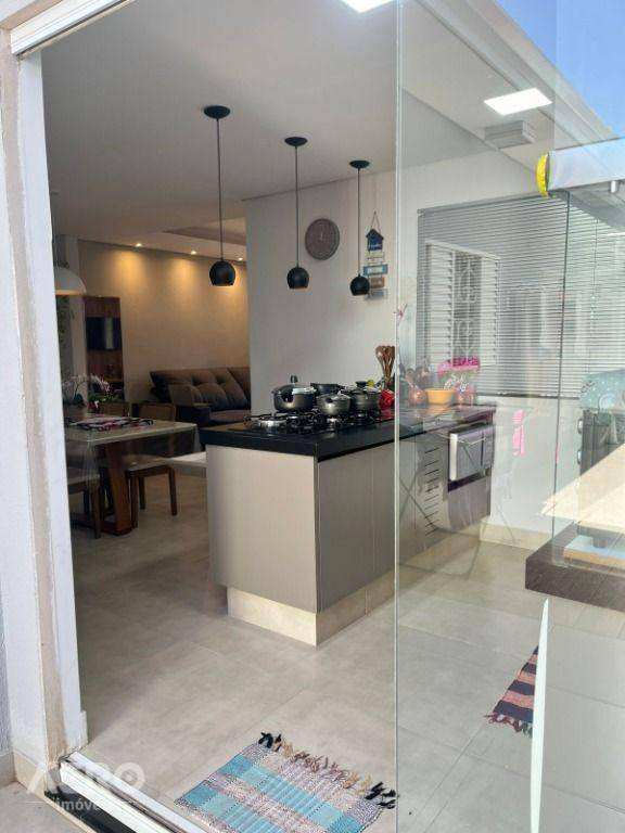 Casa à venda com 2 quartos, 103m² - Foto 3