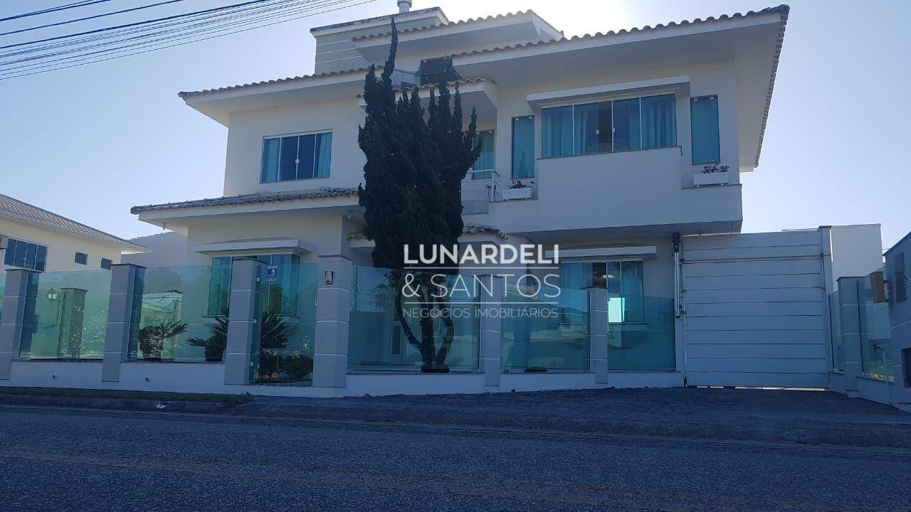 Casa à venda com 3 quartos, 230m² - Foto 1