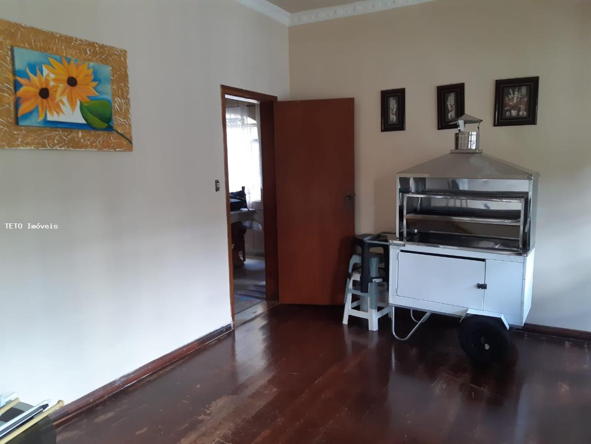 Casa à venda com 4 quartos, 200m² - Foto 12