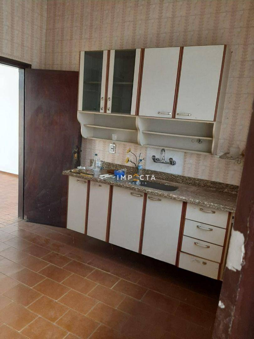 Casa à venda com 3 quartos, 210m² - Foto 6