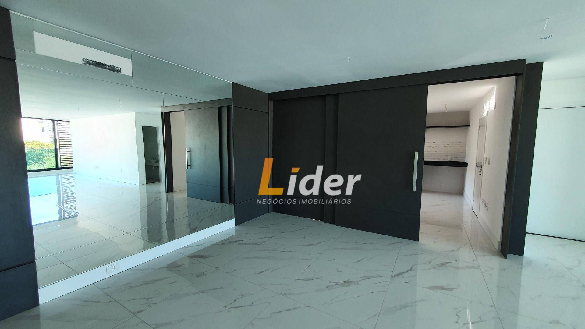 Apartamento à venda com 4 quartos, 225m² - Foto 12