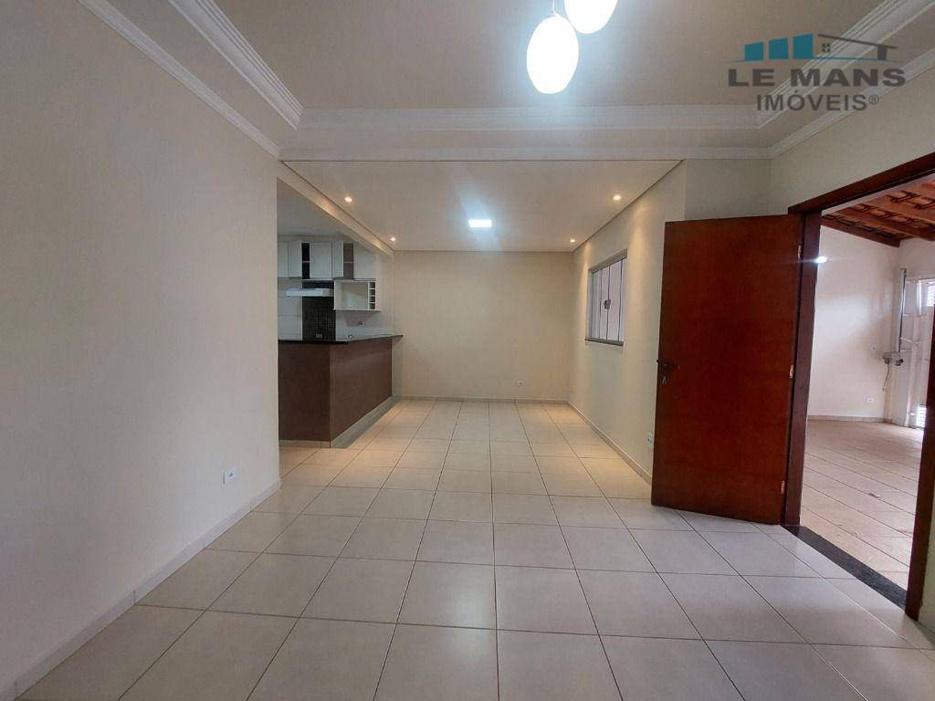 Casa para alugar com 3 quartos, 130m² - Foto 18