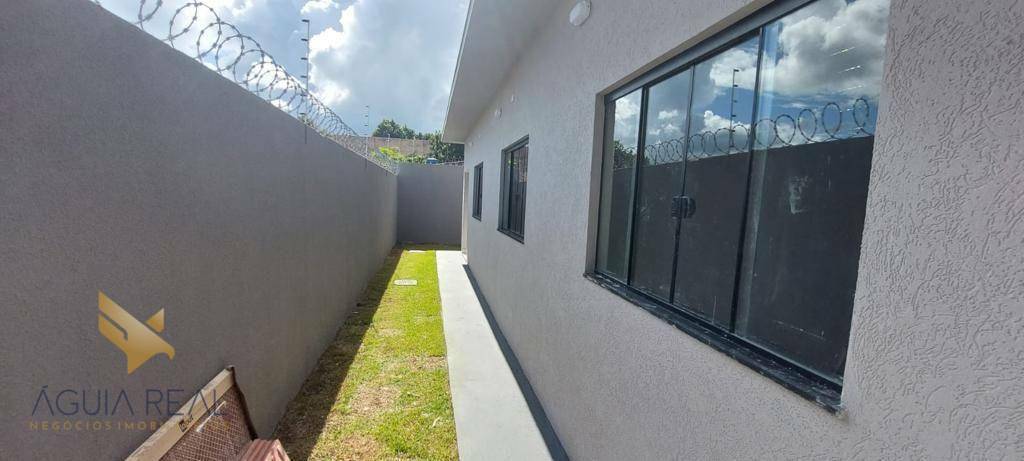 Casa à venda com 3 quartos, 106m² - Foto 1