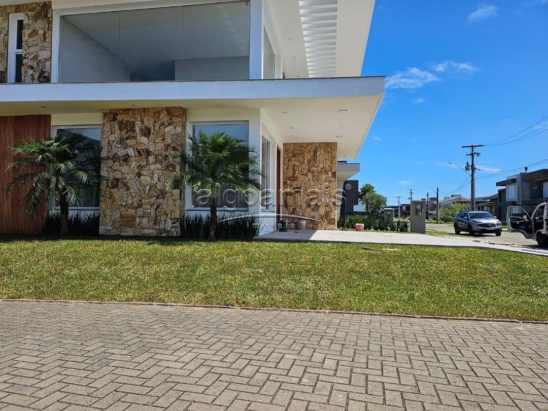 Casa de Condomínio à venda com 4 quartos, 241m² - Foto 3