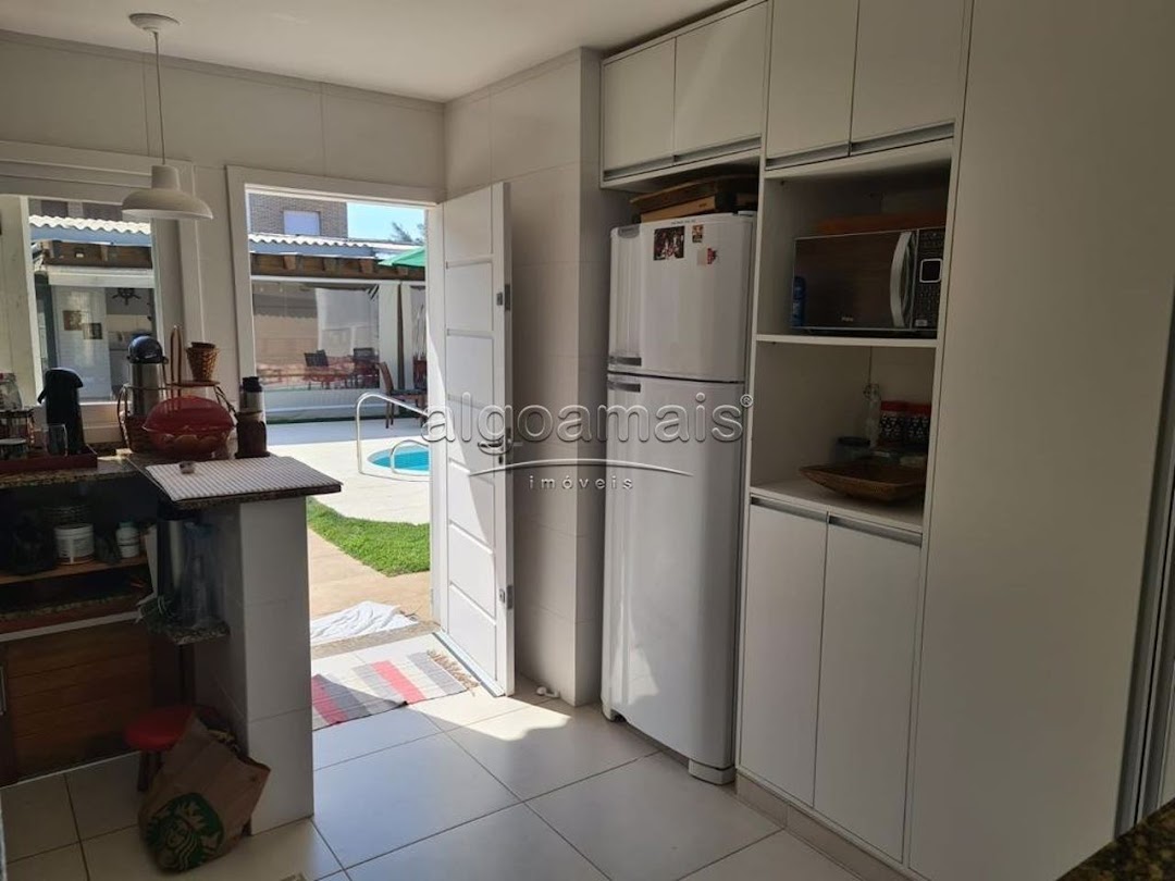 Casa à venda com 3 quartos, 180m² - Foto 3