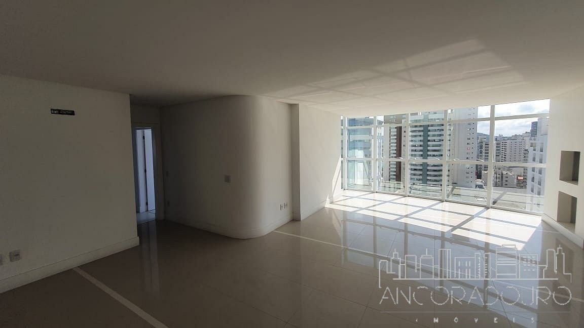 Apartamento à venda com 3 quartos, 130m² - Foto 4