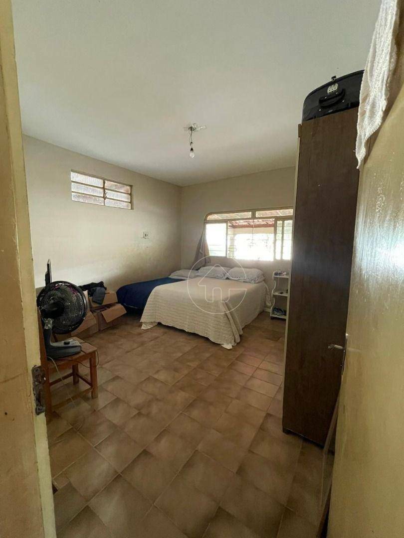 Casa à venda com 5 quartos, 228m² - Foto 8