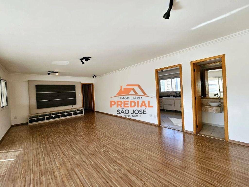 Apartamento à venda com 3 quartos, 150m² - Foto 3