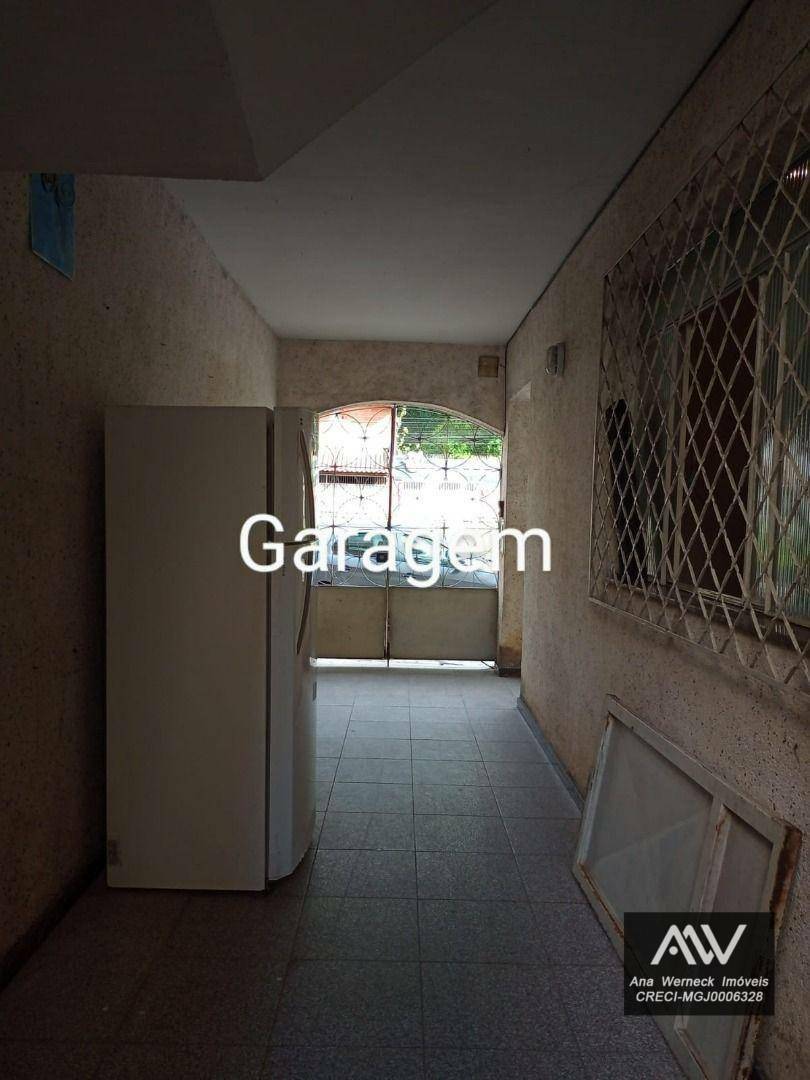 Casa de Condomínio à venda com 5 quartos, 210m² - Foto 2