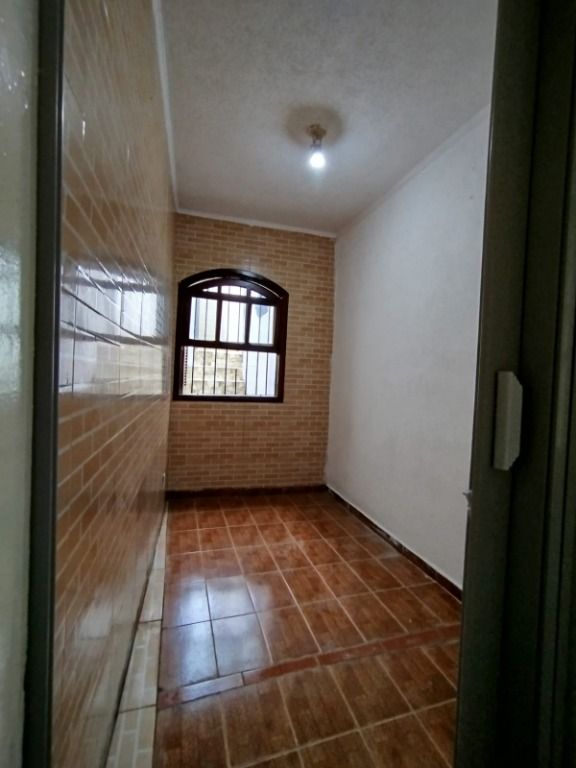 Casa para alugar com 2 quartos, 40m² - Foto 15