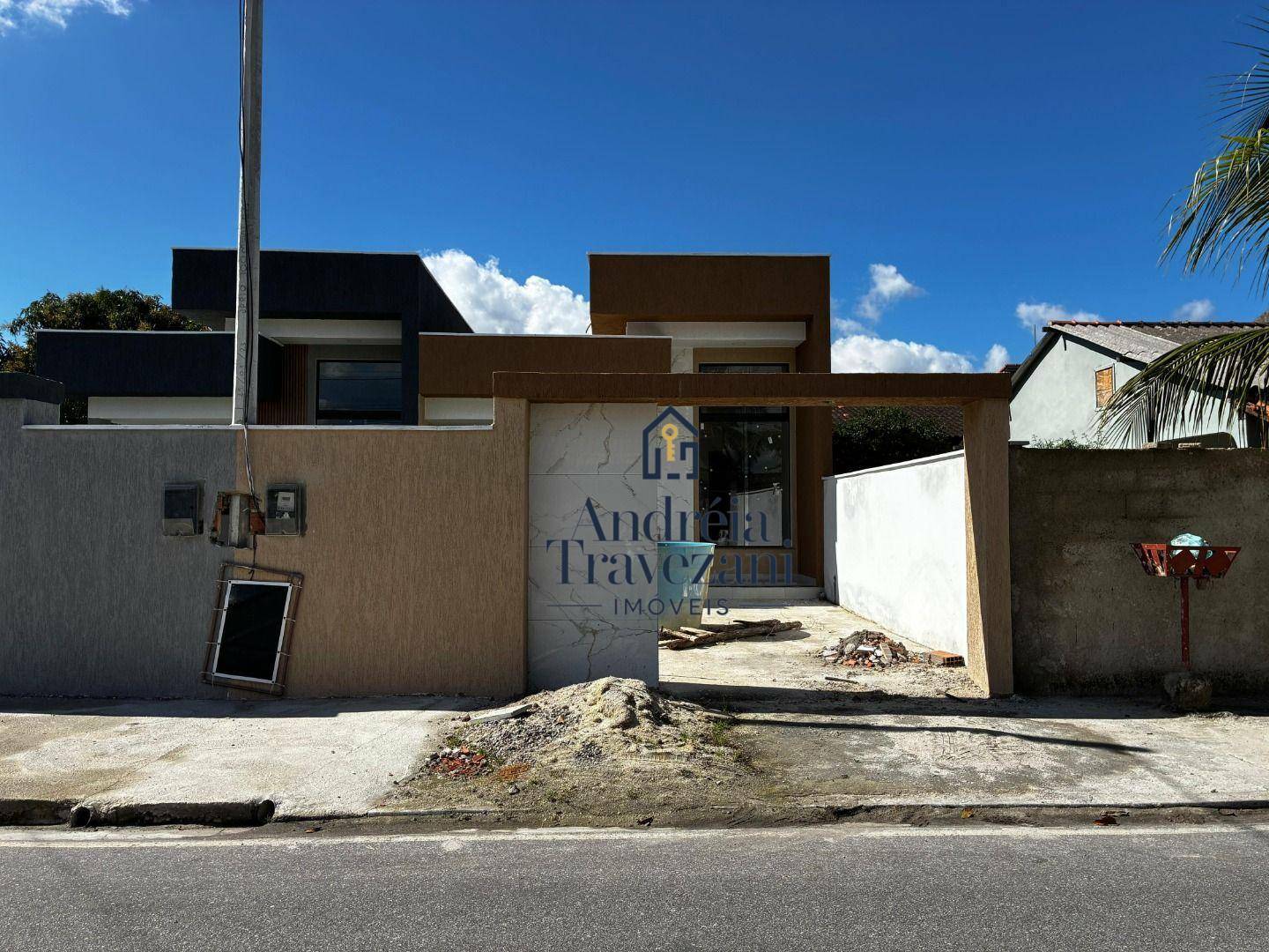 Casa à venda com 3 quartos, 91m² - Foto 1
