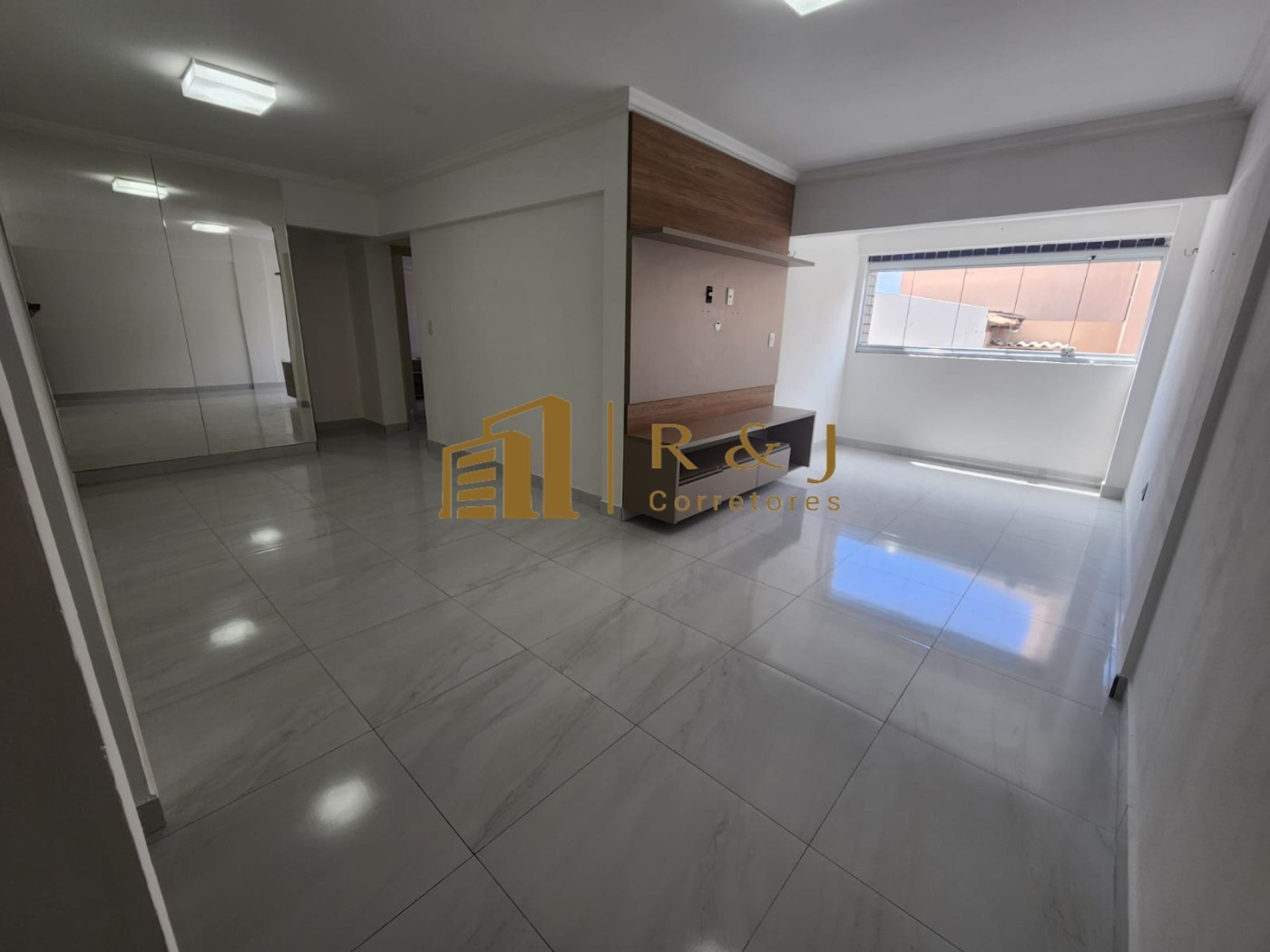 Apartamento para alugar com 3 quartos, 99m² - Foto 1