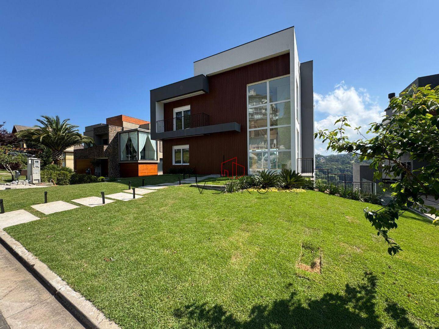 Casa de Condomínio à venda com 4 quartos, 550m² - Foto 1