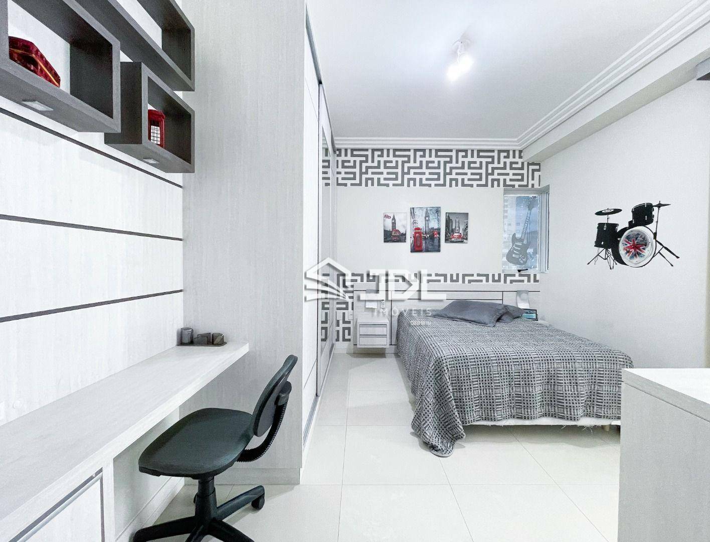 Apartamento à venda com 3 quartos, 165m² - Foto 11