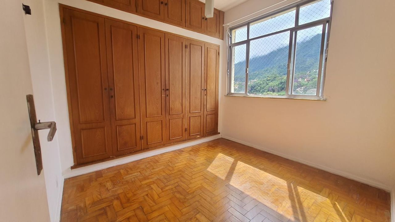 Apartamento à venda com 2 quartos, 65m² - Foto 4