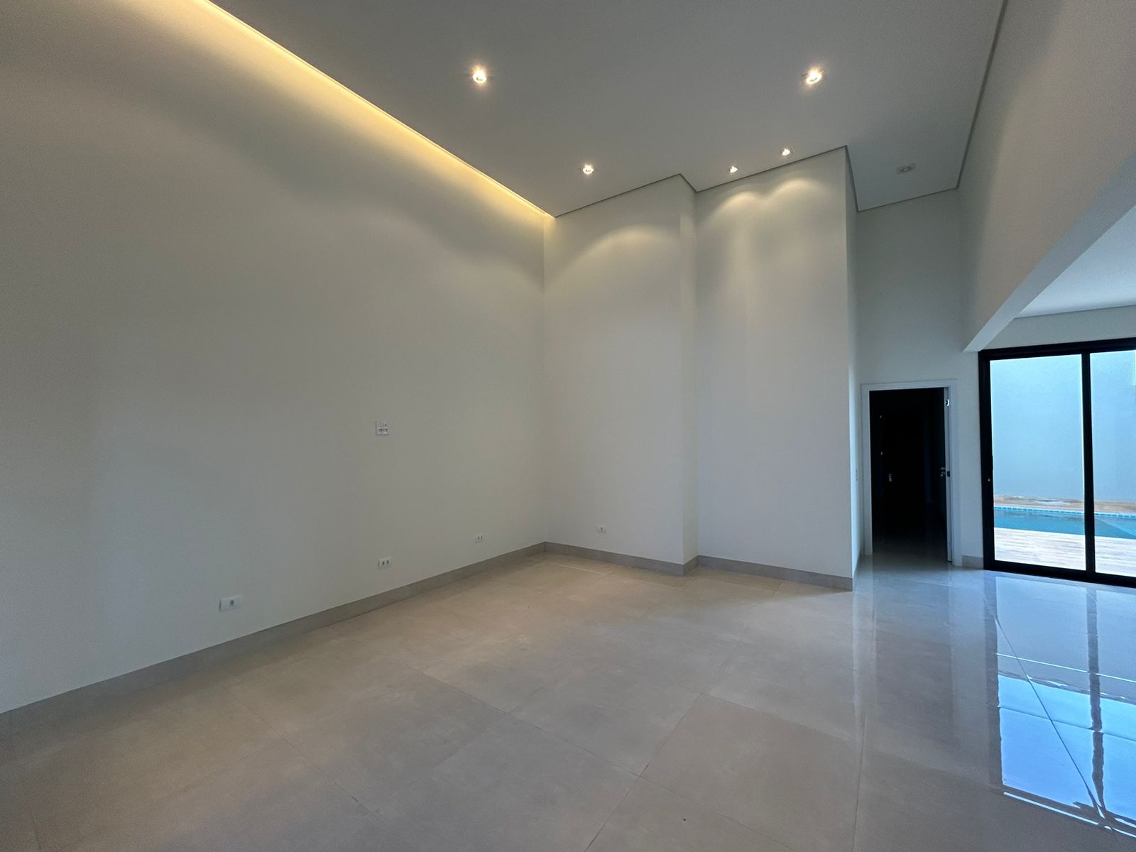 Casa para alugar com 3 quartos, 190m² - Foto 1