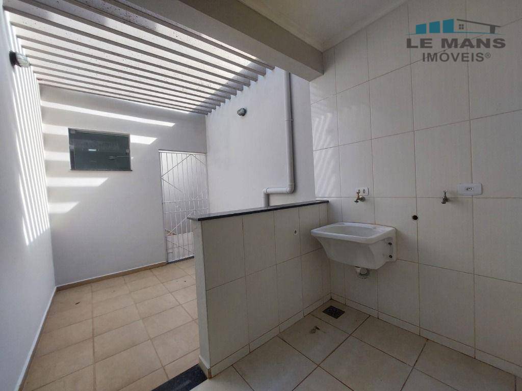 Casa para alugar com 3 quartos, 130m² - Foto 16