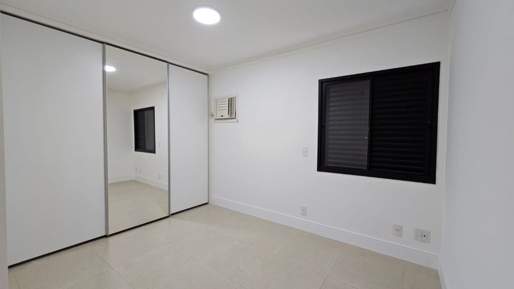 Apartamento para alugar com 3 quartos, 157m² - Foto 13