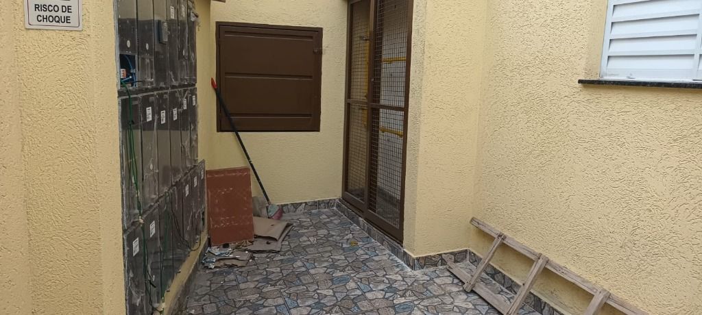 Apartamento à venda com 2 quartos, 33m² - Foto 2