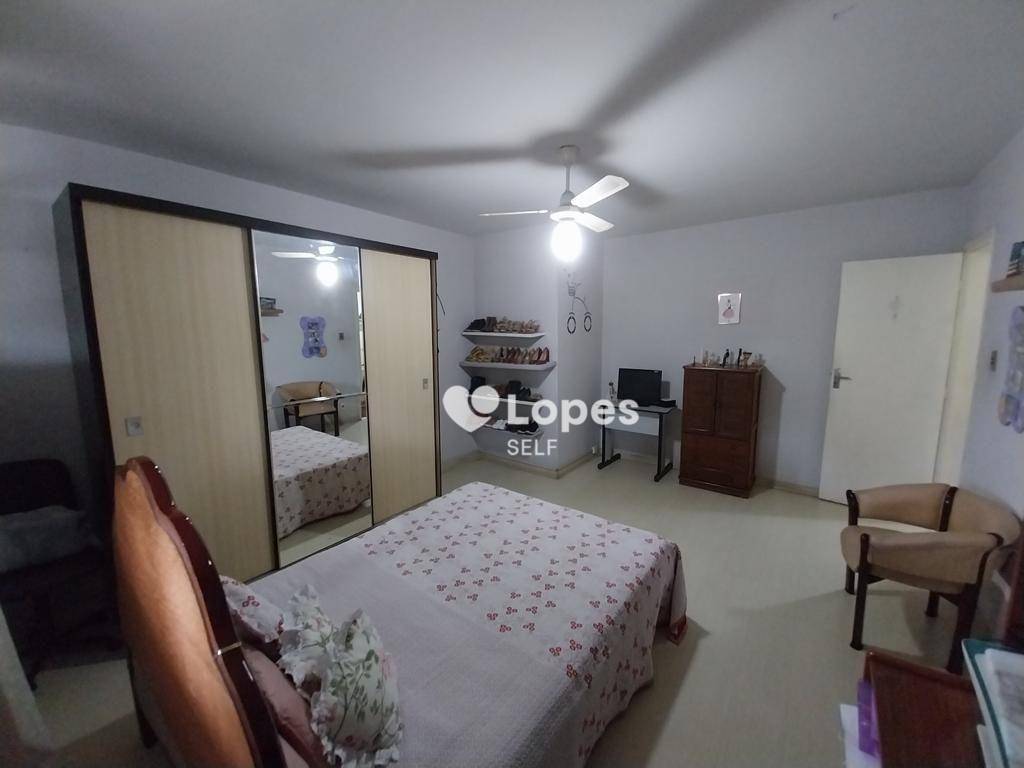 Casa à venda com 6 quartos, 203m² - Foto 13