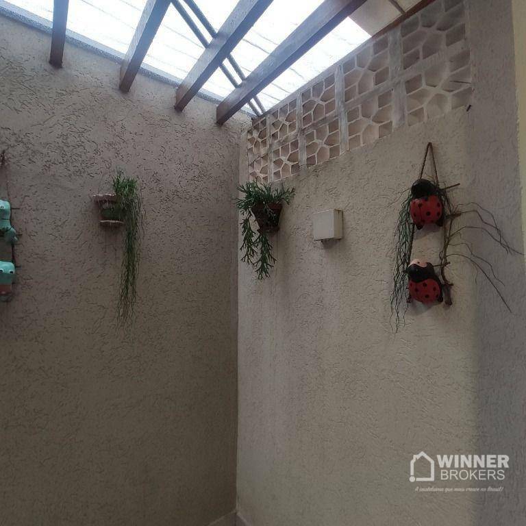 Casa à venda com 3 quartos, 230m² - Foto 2