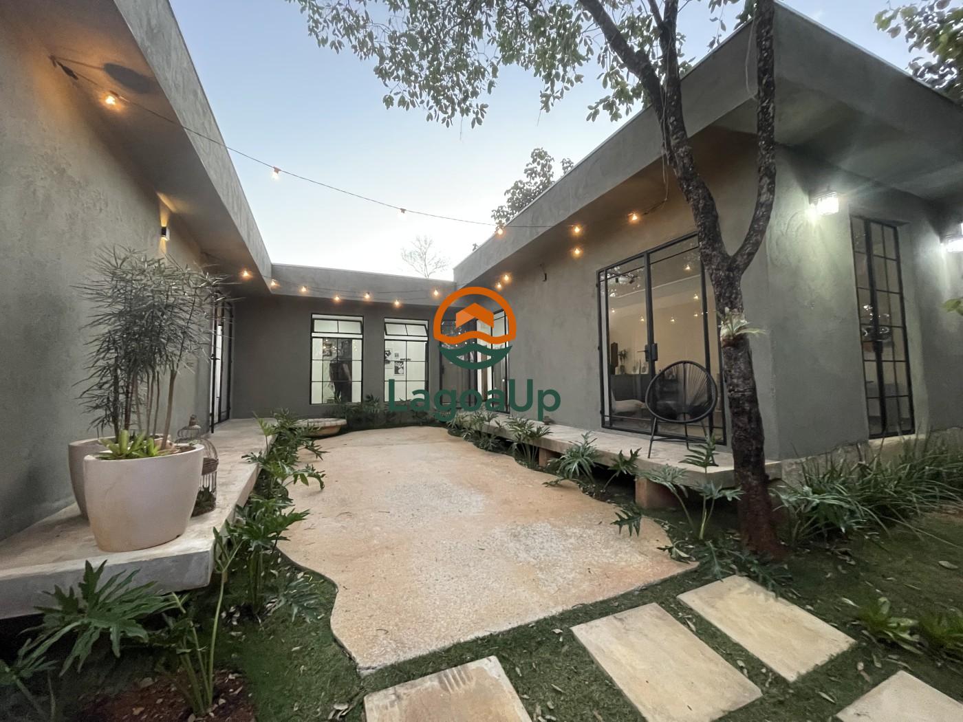 Casa à venda com 4 quartos, 290m² - Foto 1