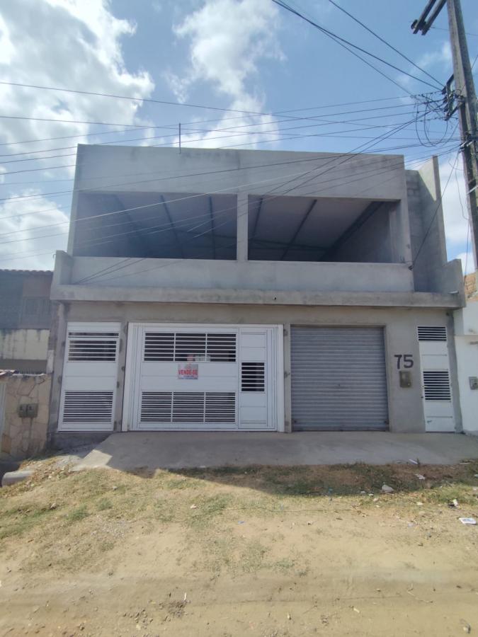 Casa à venda com 3 quartos, 400m² - Foto 1