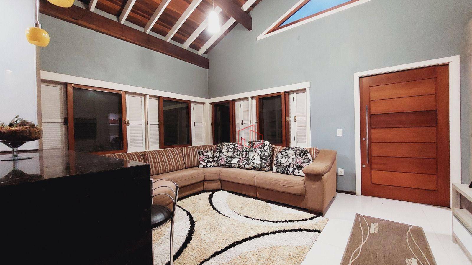 Casa à venda com 3 quartos, 223m² - Foto 2