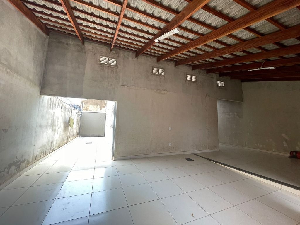 Casa à venda com 3 quartos, 150m² - Foto 2