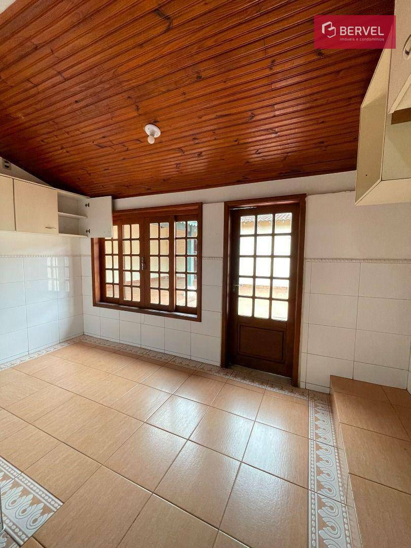 Casa para alugar com 6 quartos, 155m² - Foto 12