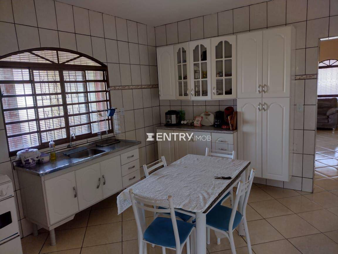 Chácara à venda com 3 quartos, 250m² - Foto 4