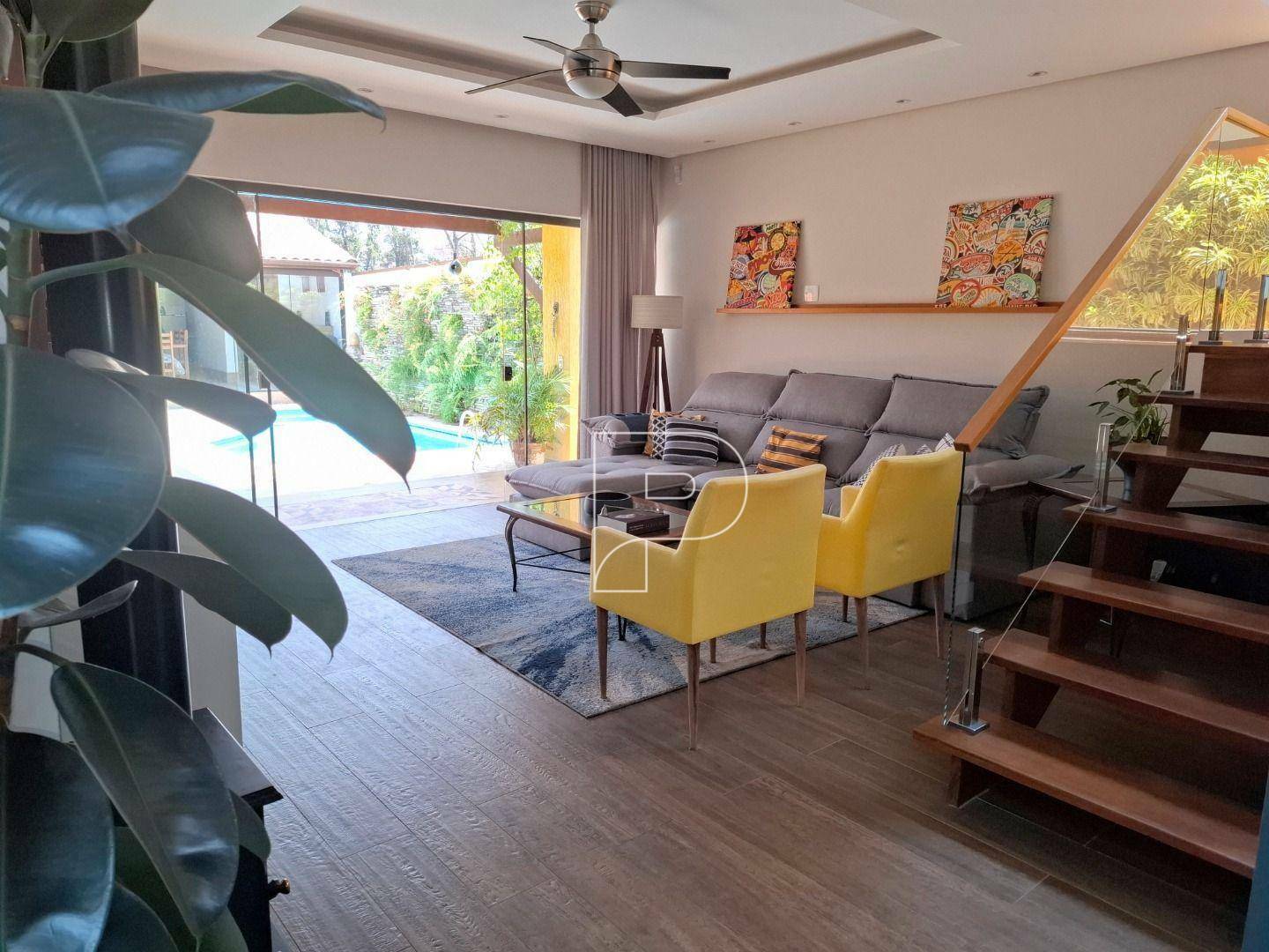 Casa de Condomínio à venda com 4 quartos, 240m² - Foto 1