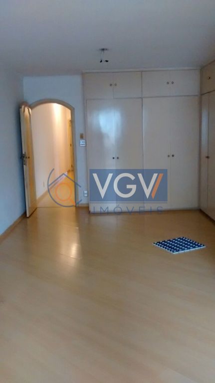 Casa à venda e aluguel com 3 quartos, 741m² - Foto 2