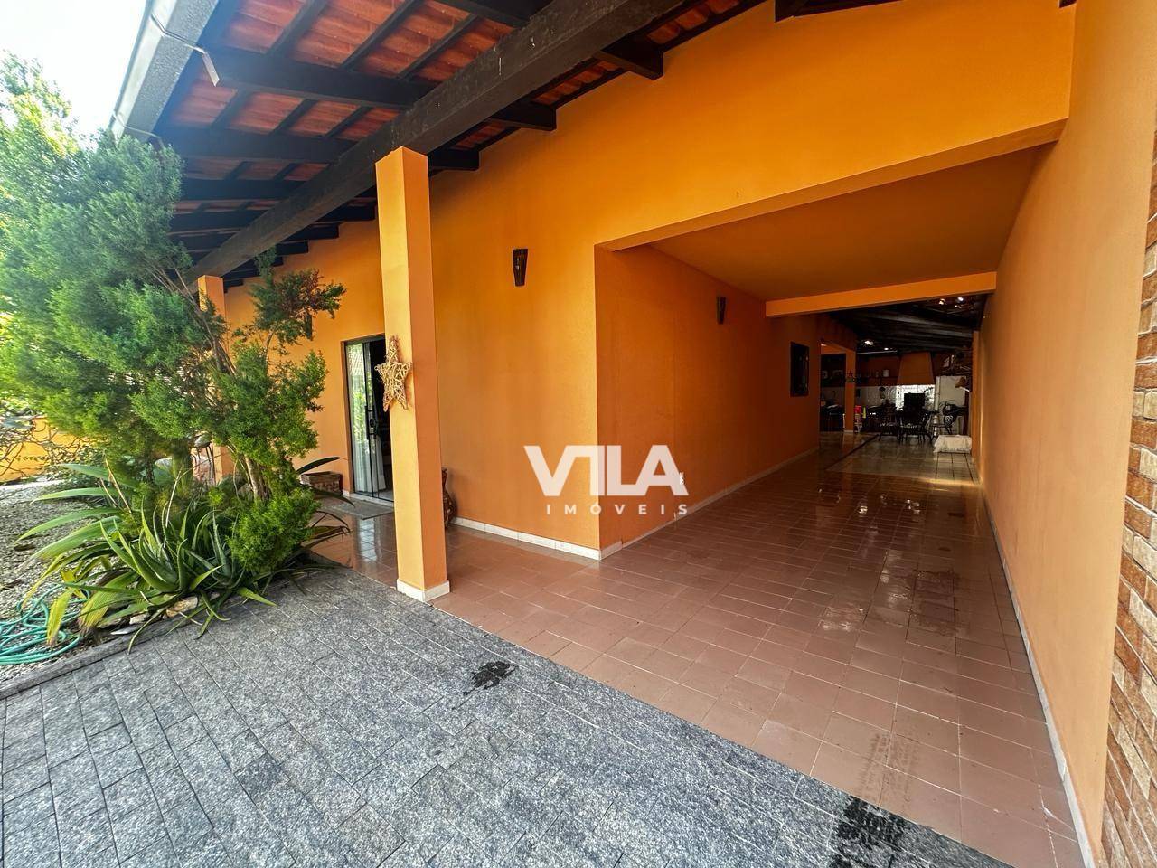Casa à venda com 3 quartos, 229m² - Foto 3