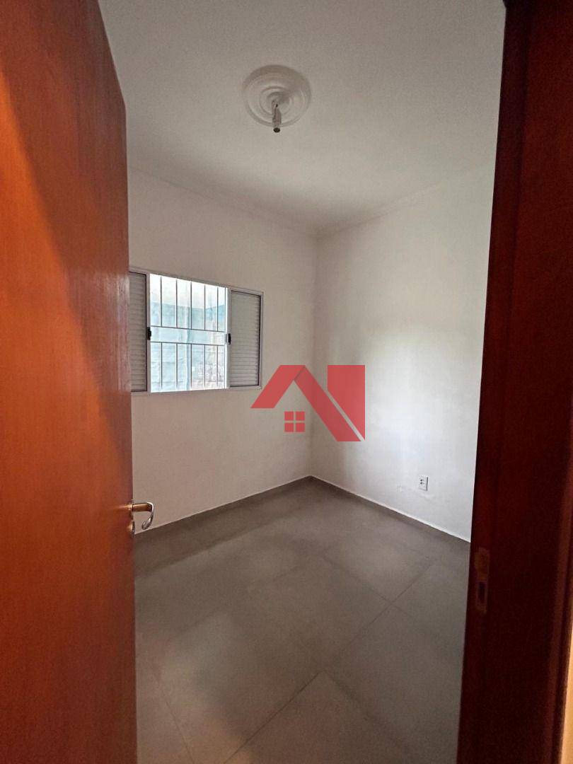 Casa à venda com 2 quartos, 90m² - Foto 4