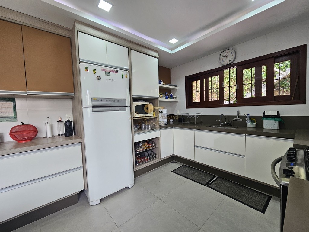 Casa à venda com 3 quartos, 200m² - Foto 23