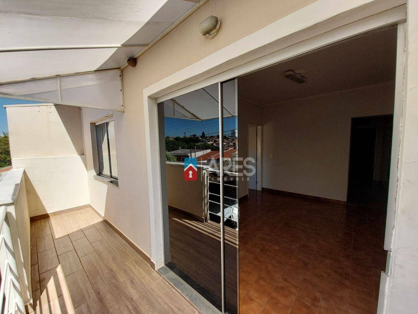 Casa para alugar com 2 quartos, 75m² - Foto 2