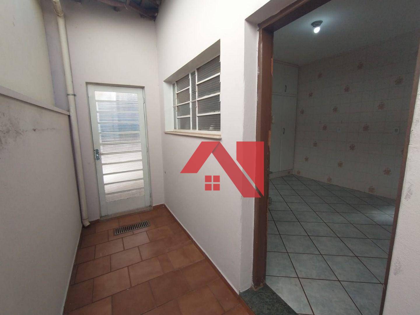 Casa para alugar com 4 quartos, 200m² - Foto 14