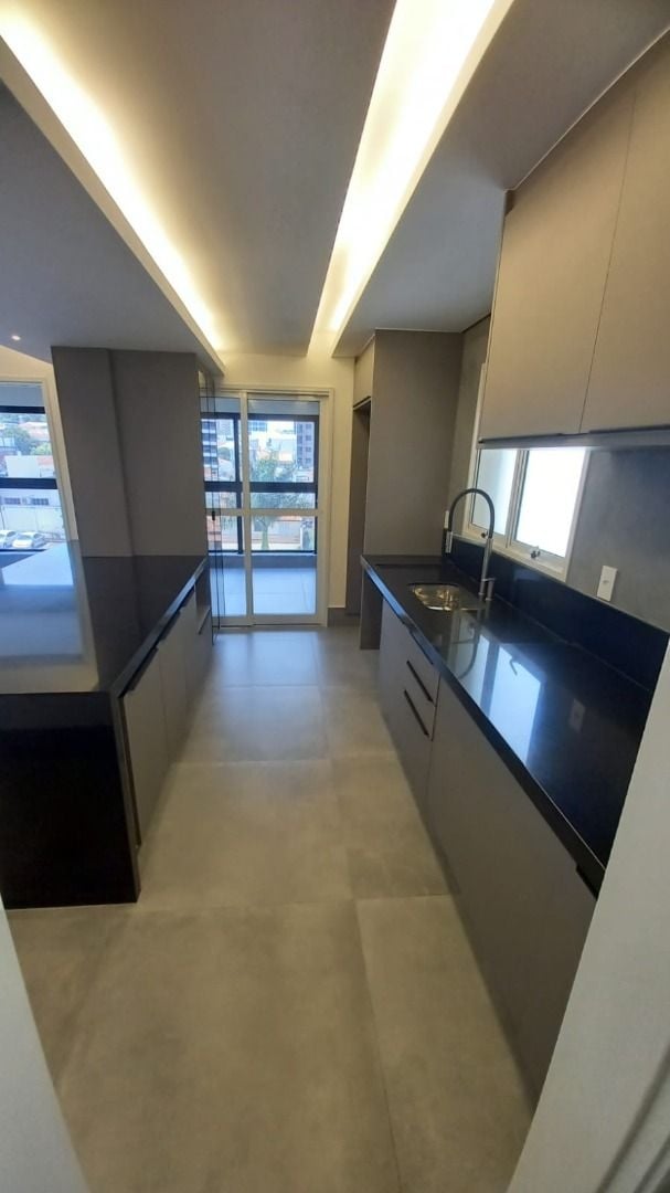 Apartamento à venda com 3 quartos, 145m² - Foto 4