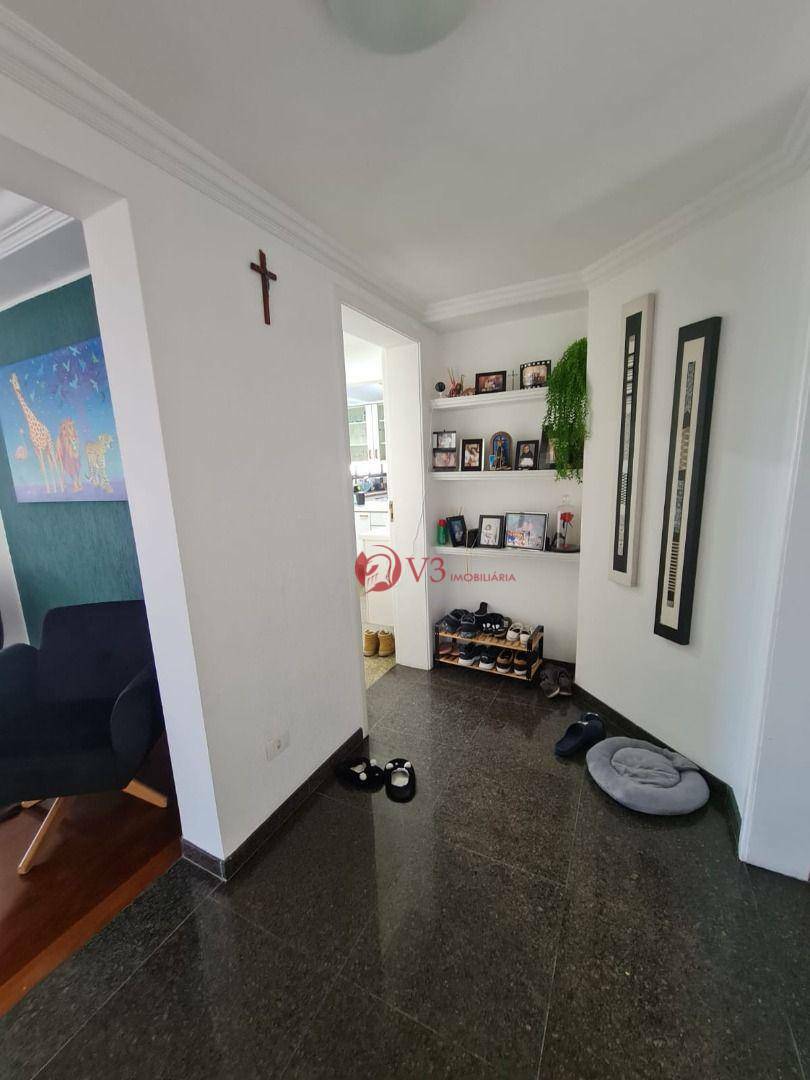 Apartamento à venda com 4 quartos, 220m² - Foto 7