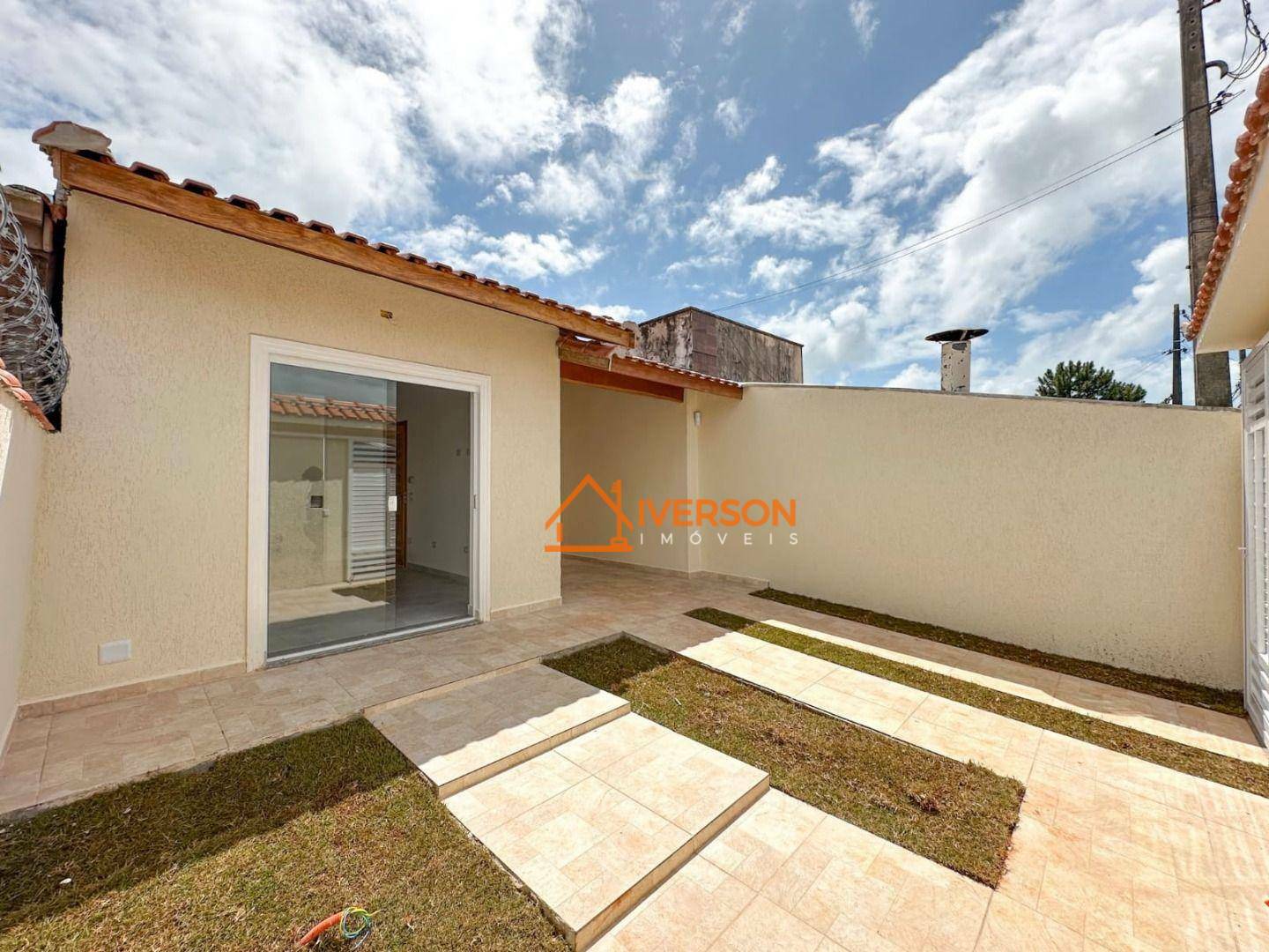 Casa à venda com 3 quartos, 90m² - Foto 1