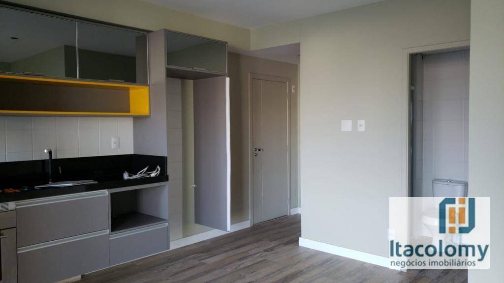 Apartamento à venda com 2 quartos, 68m² - Foto 2